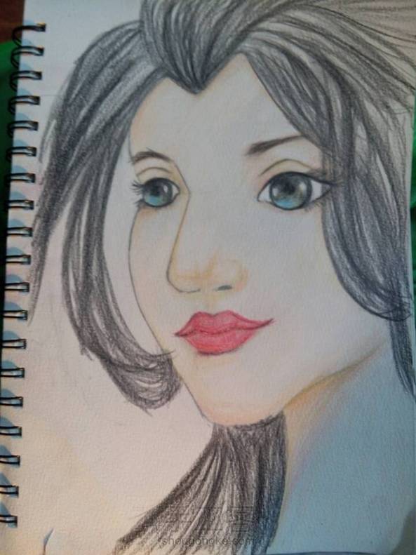 感觉都不像女的了。眼睛死死的，没老师画的灵动