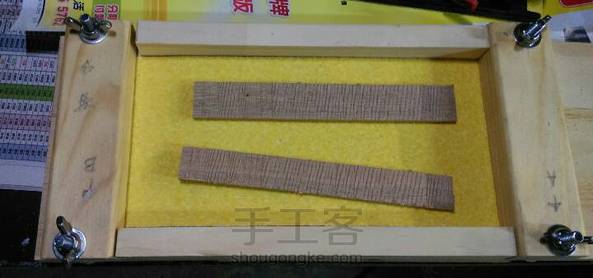 各位盆友們，有沒有覺得打磨書籤或一些扁平的小料是件麻煩事，想找一個更快更簡單的方式。來來來，今天給各位介紹這個高科技低成本的磨砂板，讓你三十分鐘輕輕鬆鬆打磨完一支書籤，還保證木料的齊平喔。 第4张
