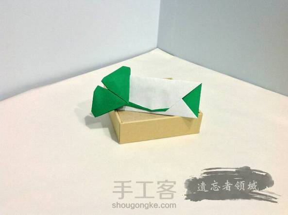 折纸 银杏叶筷袋 [教程引导]
一纸成型，不剪不切。 第1张