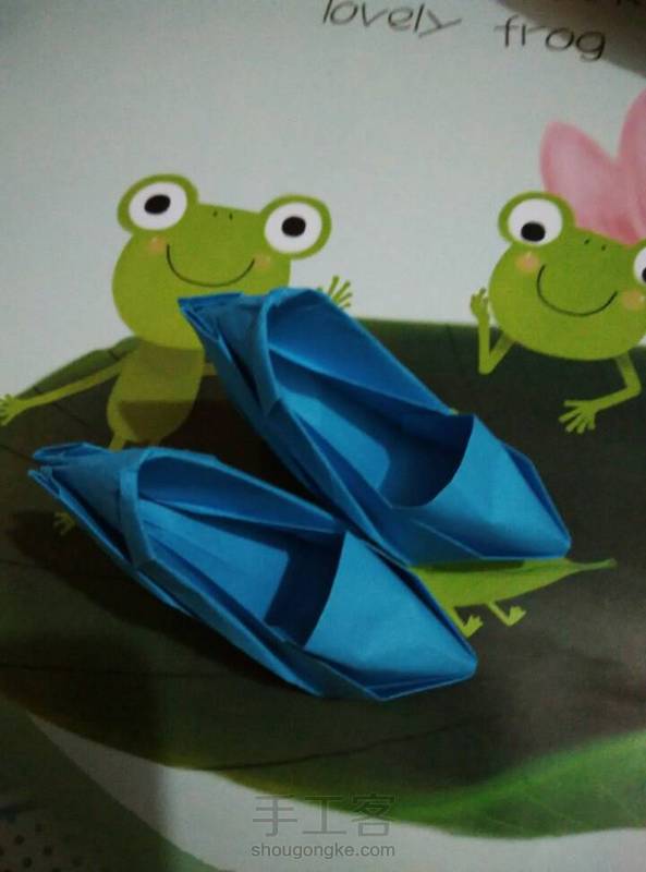 废了4好多张纸才完成的！
一双高跟鞋！ 第1张