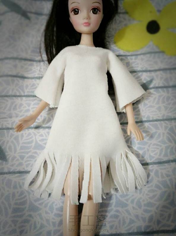 旧T恤皮裤改造娃娃衣服。