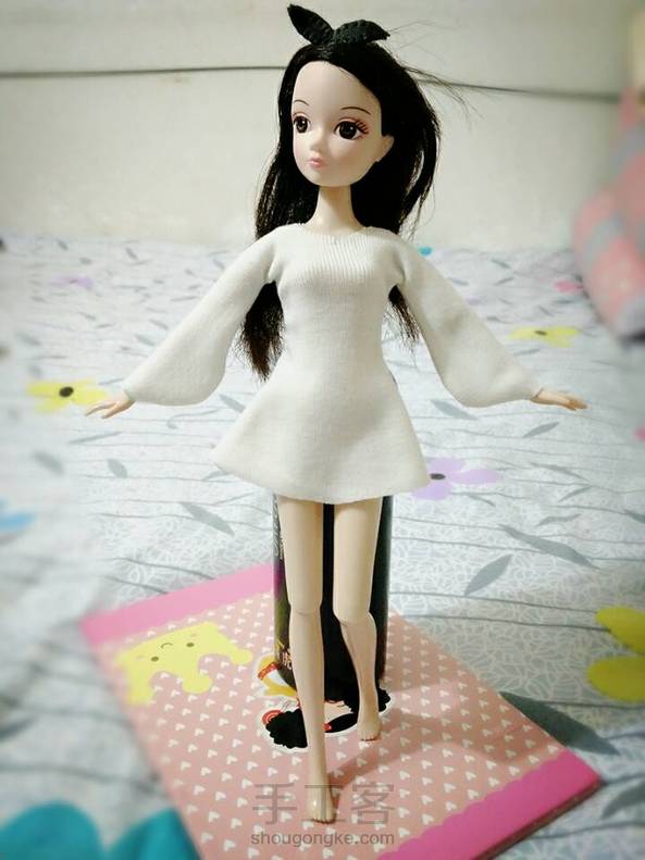 旧T恤皮裤改造娃娃衣服。 第1张