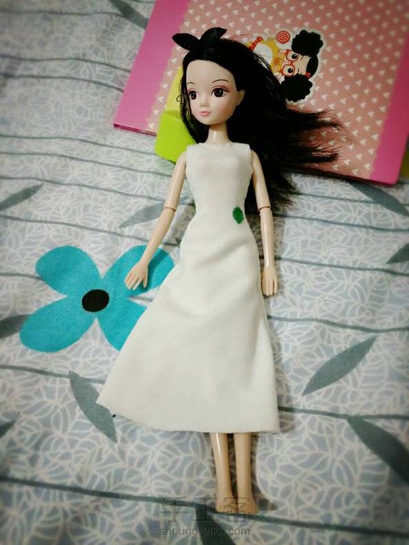 旧T恤皮裤改造娃娃衣服。 第2张