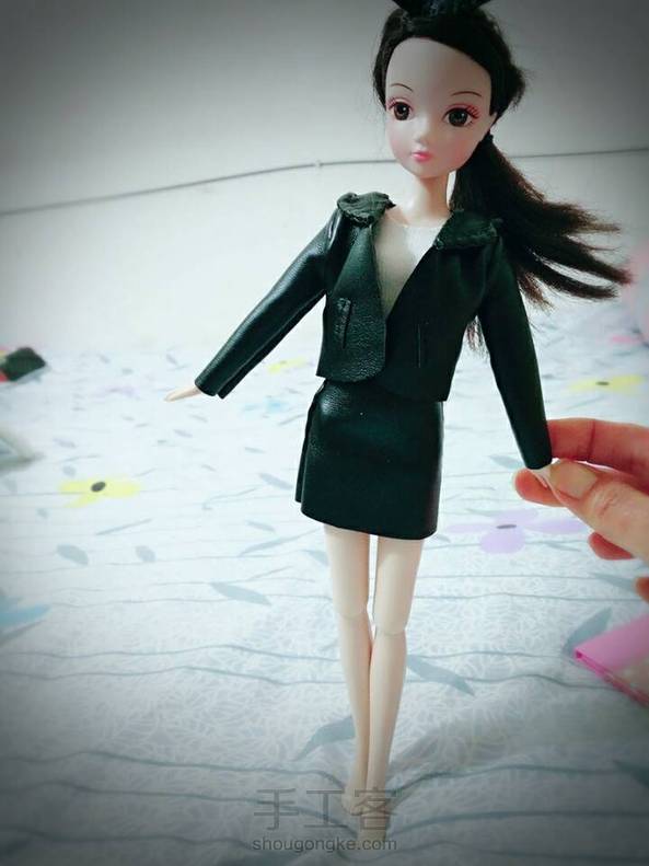 旧T恤皮裤改造娃娃衣服。 第5张