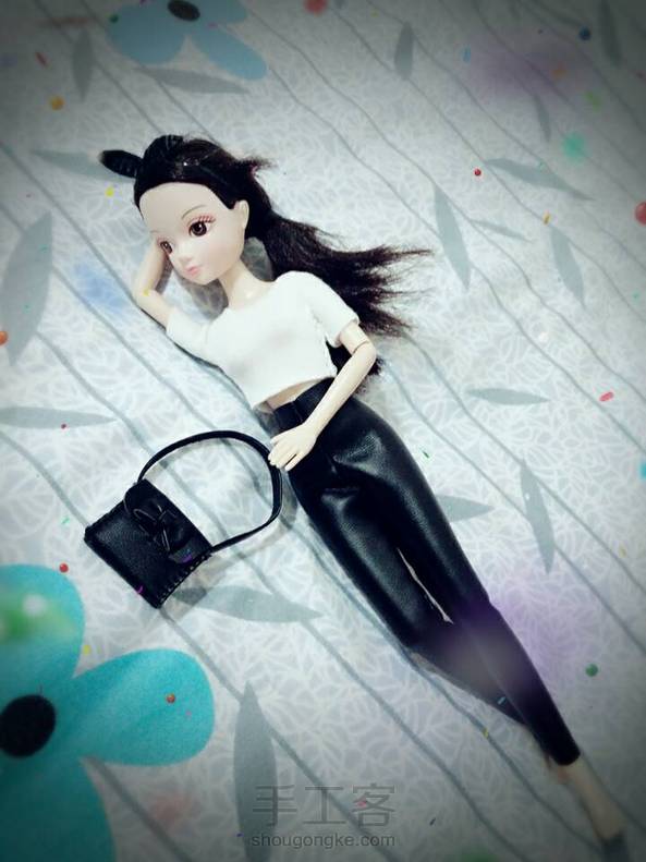 旧T恤皮裤改造娃娃衣服。 第6张