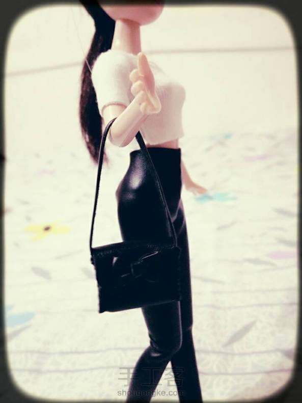 旧T恤皮裤改造娃娃衣服。 第7张