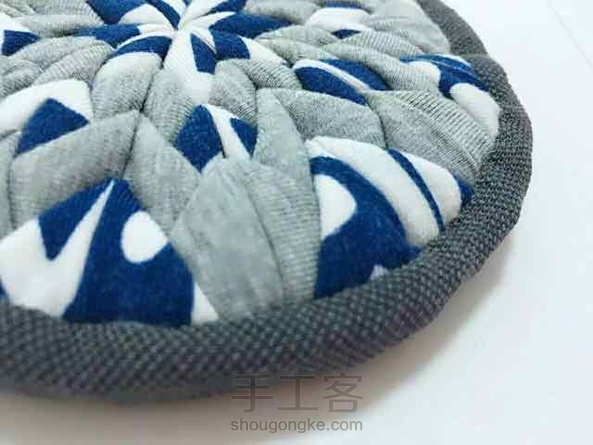 先尝试了做一个小小的杯垫，形状不是太圆😆😆 第3张