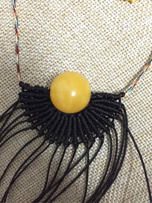 仿蜜蜡扇形项链