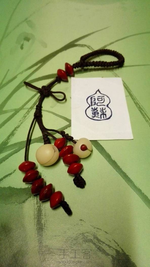 帮盆友订做了两个包包链，她很满意😊。自己做的东西，能得到朋友们的认可，非常非常的开森😜，加油加油加油