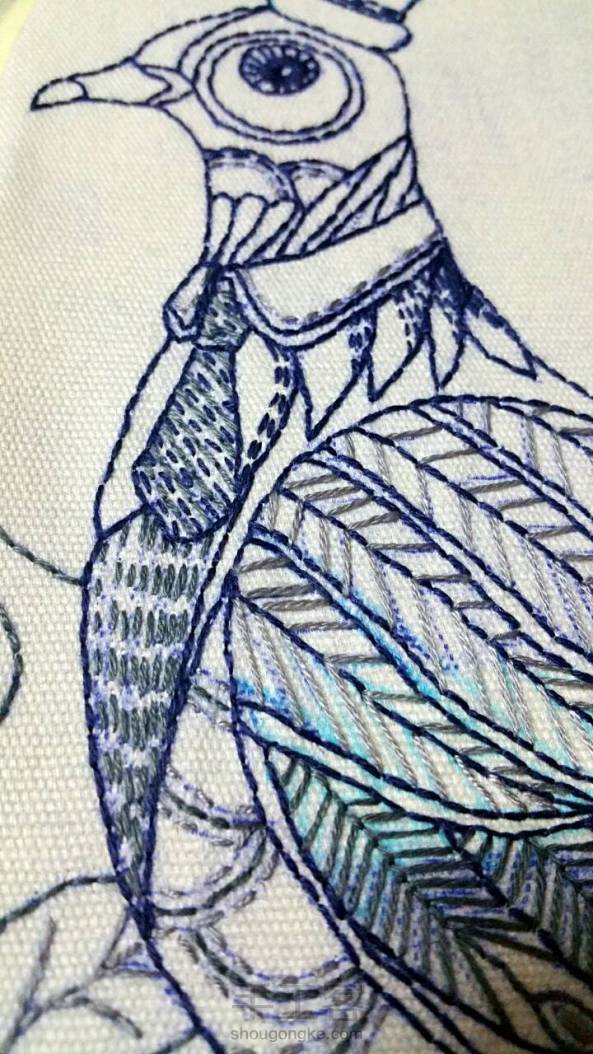 来自《奇幻梦境》的胖鸟先生MR. BIRD，是我绣过最省事的图案，只需要会平针绣和叶型绣就可以了。
最重要的是，同一个图案，你可以按照自己的喜好增加颜色，增加难度，比起填色我更喜欢玩这个~＠^_^＠~ 第4张