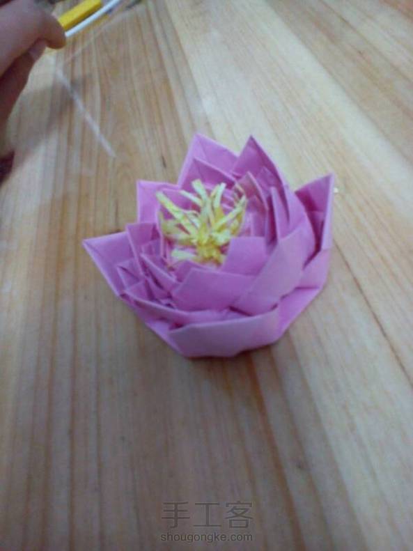 感觉有些奇怪。。但是很喜欢呢。毕竟这些不同大小的纸是自己一张张量好剪出来的。。 第1张