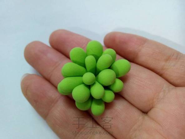 手边没有指甲油，也没颜料，，抹了点睡眠面膜提亮，肉肉也要做面膜，哈哈。 第2张