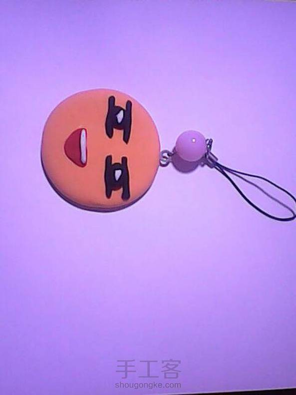 好像眼睛一个比较大，一个比较小