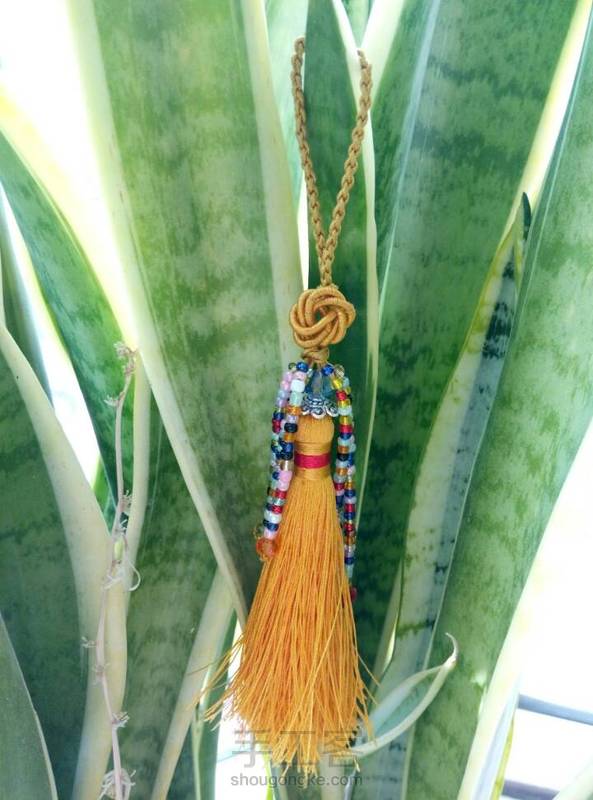 终于学会这个仰慕已久的曼陀罗啦！😂😂😂好激动！虽然花型还不圆润也不怎么好看，缠线也没缠好，但我真的好喜欢😘😚我会多练练的🌸🌸🌸
谢谢出教程的亲！🌹🌹🌹