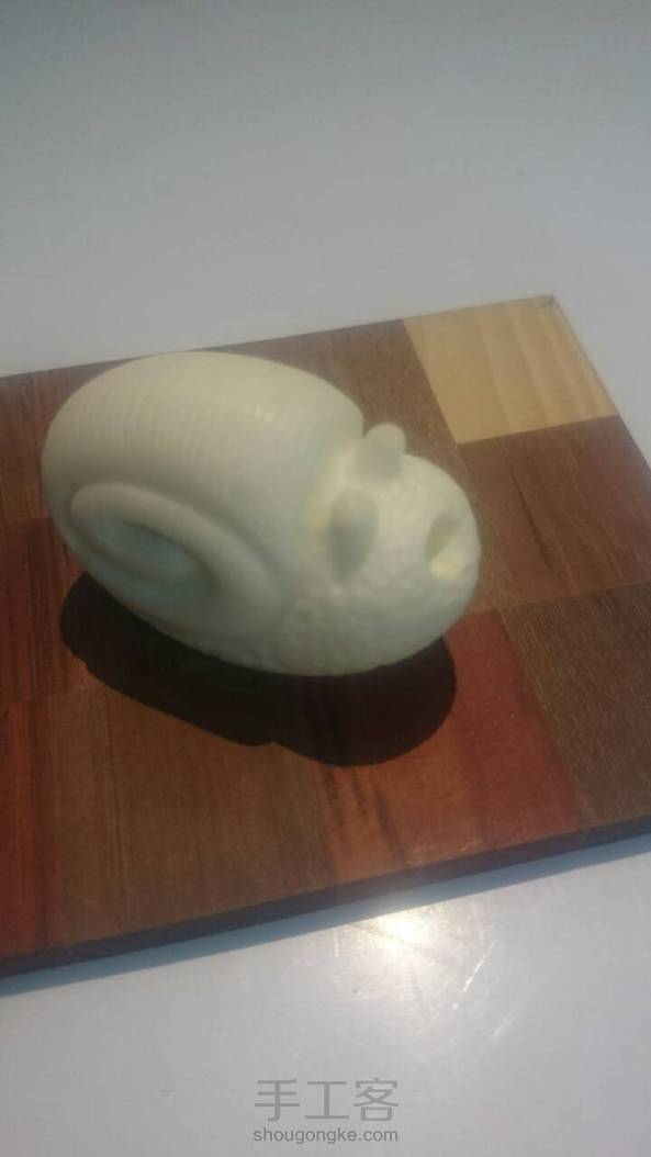 学做一只象牙果蜗牛，问题很多，做的时候才发现对蜗牛一点也不了解，做完了感觉一点不像，改天弄只真蜗牛好好观察一下。