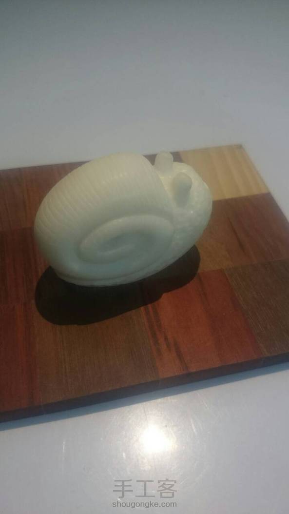 学做一只象牙果蜗牛，问题很多，做的时候才发现对蜗牛一点也不了解，做完了感觉一点不像，改天弄只真蜗牛好好观察一下。 第1张