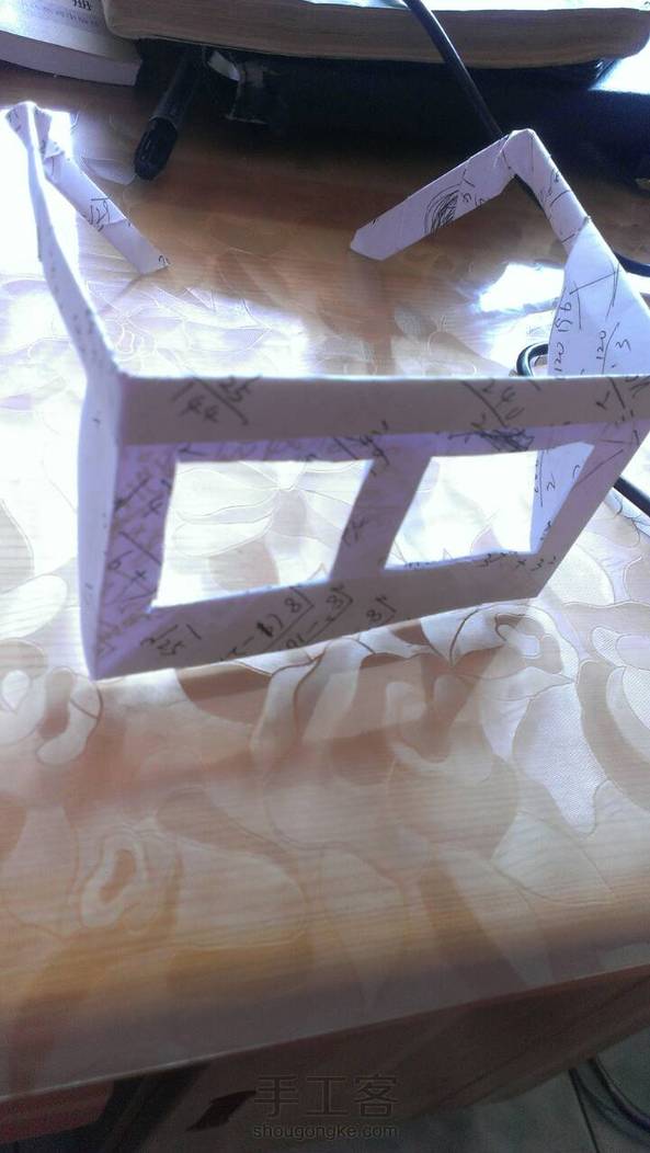 稍稍改造了一下●ω●变成了眼镜。用草稿纸做的。感觉还不赖●ω●