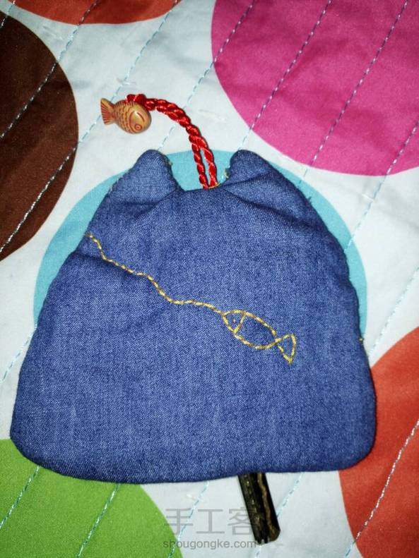 还是用旧衣服做的，第一次学做钥匙包，凑合看吧，我会继续努力的 第1张