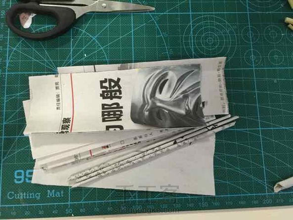 简单的报纸纸杯花瓶，亲子活动必备哦，教程已发…