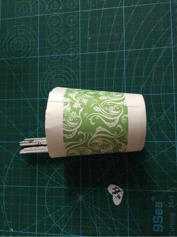 简单的报纸纸杯花瓶，亲子活动必备哦，教程已发… 第2张
