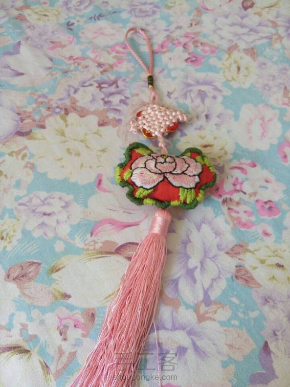 在这里面学绣的小荷包。 第1张