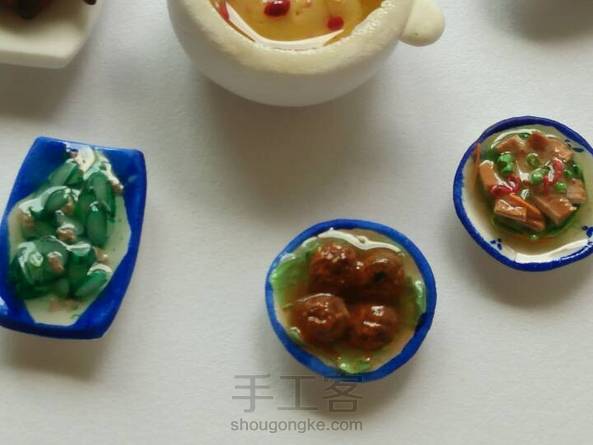 准备开始用素材土做盘子神马的了，滴胶没调好，太深了。。。排骨都看不见了。 第4张