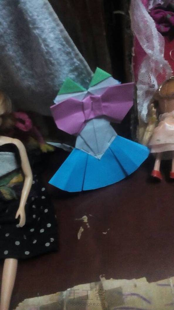 好可爱的美少女套装，我已经尽力了！第五张图片，是因为我折太大了，连娃娃都可以穿！！！

这种折纸，希望大家能点赞呢！ 第1张