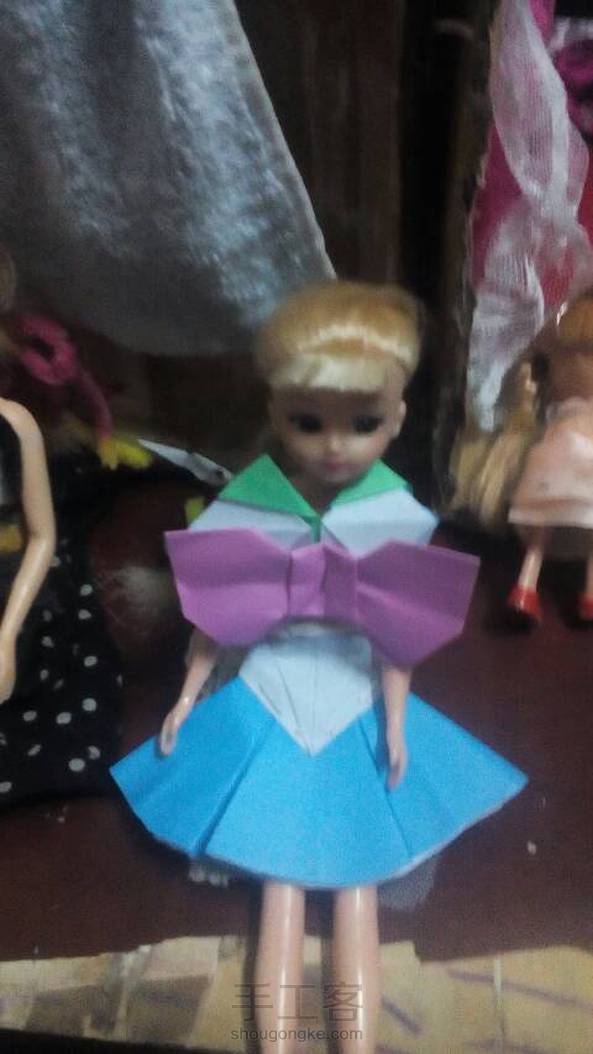 好可爱的美少女套装，我已经尽力了！第五张图片，是因为我折太大了，连娃娃都可以穿！！！

这种折纸，希望大家能点赞呢！ 第4张