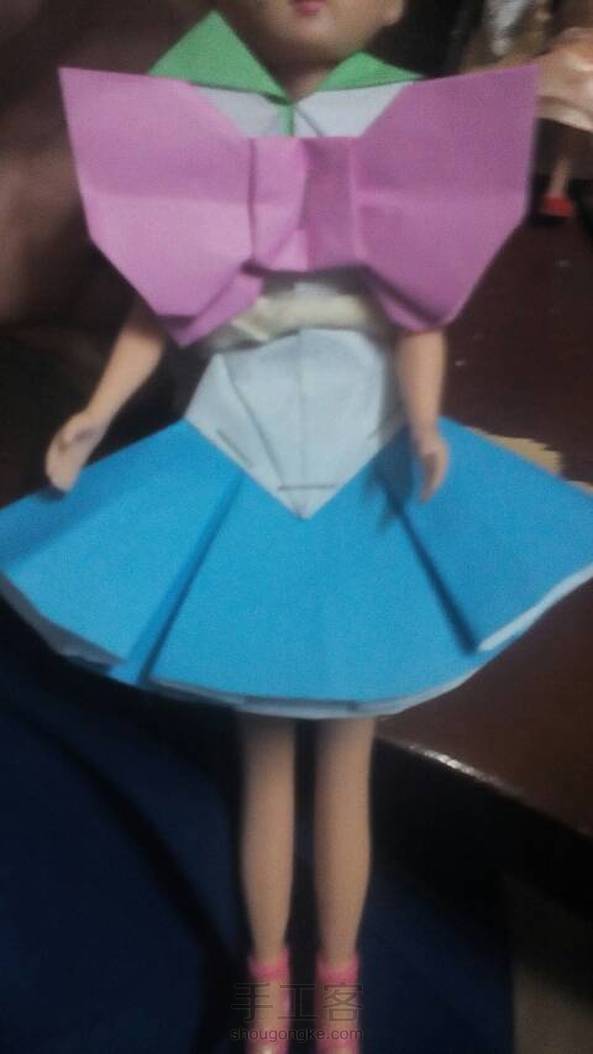 好可爱的美少女套装，我已经尽力了！第五张图片，是因为我折太大了，连娃娃都可以穿！！！

这种折纸，希望大家能点赞呢！ 第5张