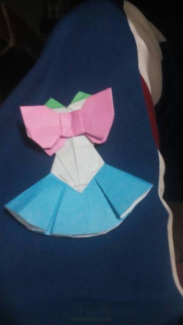 好可爱的美少女套装，我已经尽力了！第五张图片，是因为我折太大了，连娃娃都可以穿！！！

这种折纸，希望大家能点赞呢！ 第6张