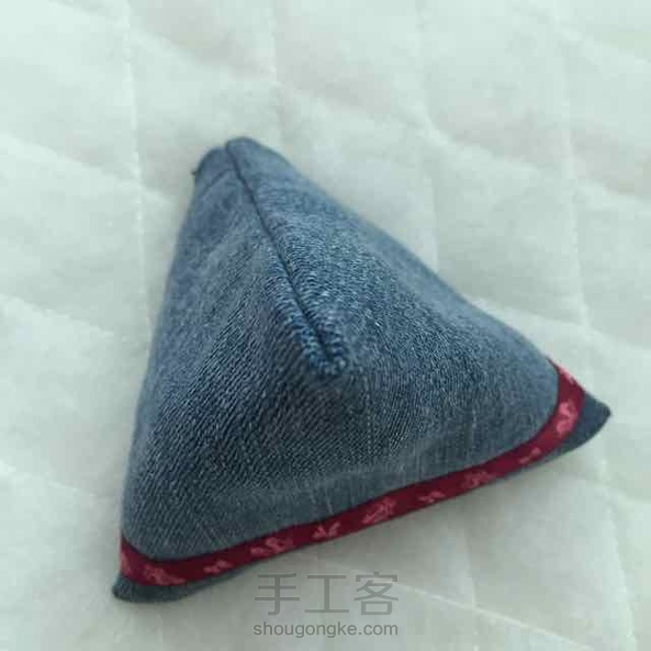 跟着教程学做了一个粽子零钱包，零钱有地方放了。