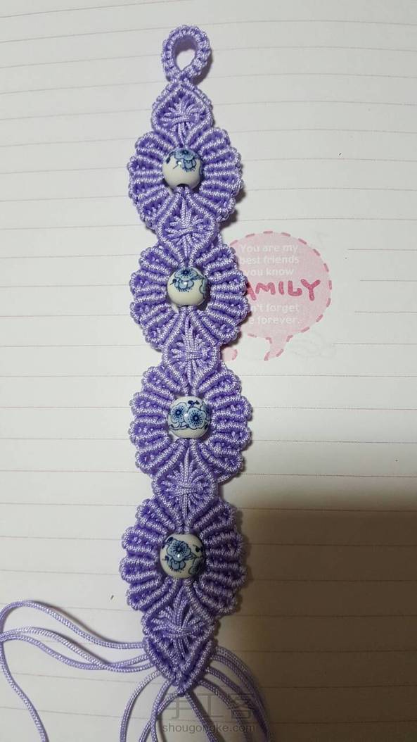 家里拼凑的材料，结尾的蛇结忘记怎么编了，一晚上只完成这些，结尾明天做