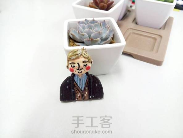 脑子一抽拿超轻做了胸针，下雨天一定不能带出去浪orz……不管怎么说二维比三围立体的好捏好多啊!卷福和花生……捏完很久了，因为想上教程所以拖到现在……终于，教程已传！