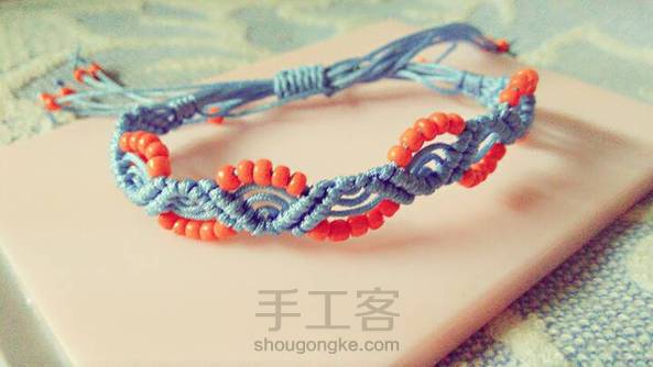 红豆生南国，春来发几枝。