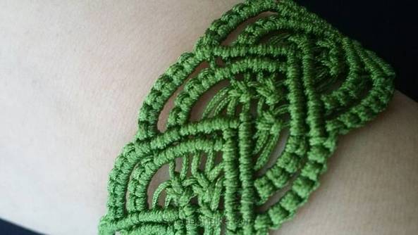 编了好久，完了之后发现颜色自己不喜欢了………