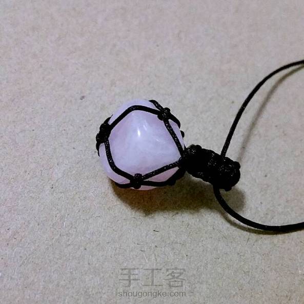 闺蜜送的石头，以前坏了好久都没带了，多亏这个教程，又能美美的带起来了，感谢楼主🙏