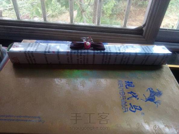 第一个是自创的，折错了。第2个是折好了的。折第一个的时候，手机突然没电了所以就没折玩完，自创了一个。^_^^_^厉害吧！