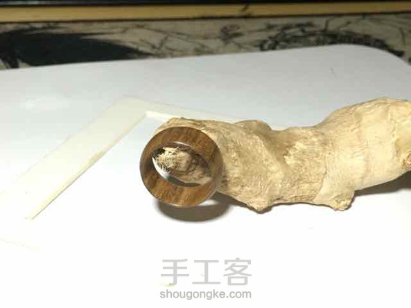 今天又手痒给自己做了个加宽的男款绿檀戒😳

晚安· 第3张