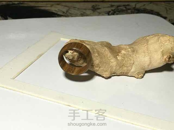 今天又手痒给自己做了个加宽的男款绿檀戒😳

晚安· 第4张