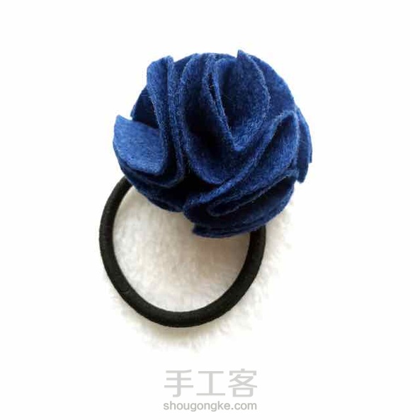 第一次动手做发饰，把原教程的雪纺布换成了不织布，感觉差好多……