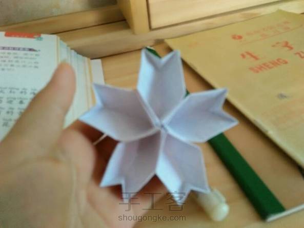 好简单哟！我先用废纸折，到时候再用彩色纸折更好看了。