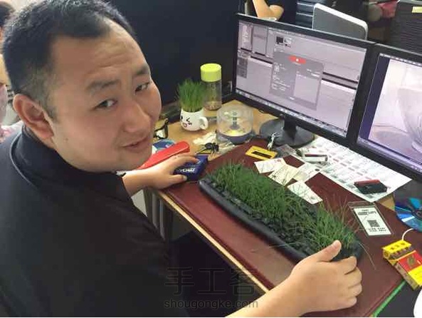 哈哈同时出差回来了。
