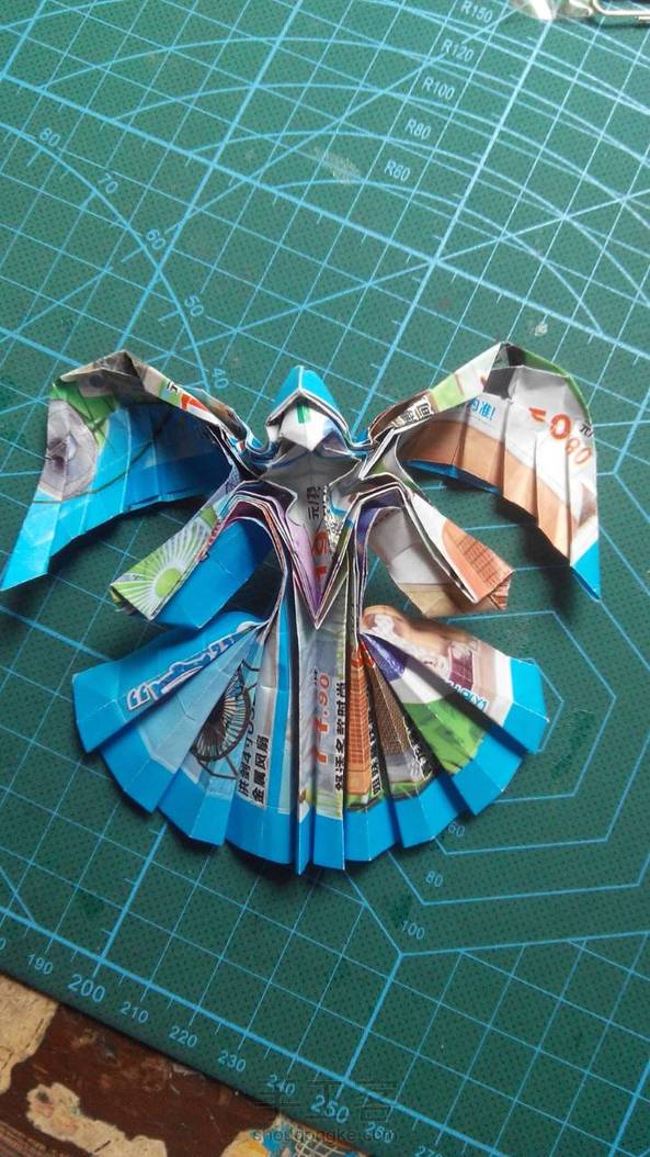 拿广告纸练了下手，头部没折好