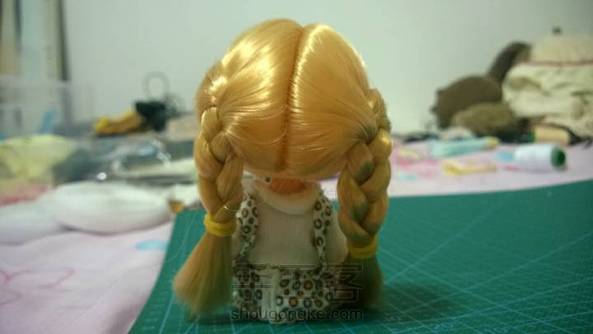 #改妆国产#菜鸟经验不足，量好尺寸剪下来，还是越缝越小。外裙变成了围裙。。內裙好不容易穿上去的，估计脱更困难哈哈。。。小领子缝得好累。。内裙的裙子还缝反了，接缝到前面了。。还好花色看不大出来_(:з」∠)_ 第4张