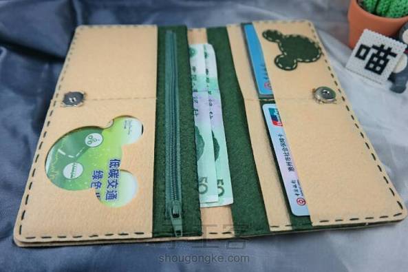 【宅猫猫·不织布系列·米奇长款钱包】前段时间去了香港迪士尼乐园，超级无敌童话，玩的都舍不得离开了～看了魔法书房剧场，萌萌的米奇和唐老鸭勾起了满满地童年回忆，刚好整理了个米奇长款钱包的教程，分享下～ 第2张