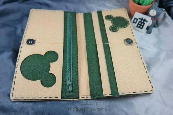 【宅猫猫·不织布系列·米奇长款钱包】前段时间去了香港迪士尼乐园，超级无敌童话，玩的都舍不得离开了～看了魔法书房剧场，萌萌的米奇和唐老鸭勾起了满满地童年回忆，刚好整理了个米奇长款钱包的教程，分享下～ 第3张