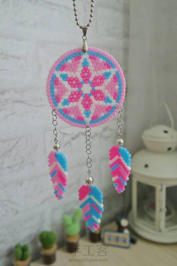 【宅猫猫·像素拼豆系列·捕梦网】夜空充满了各种梦，甜蜜的美梦正悄悄穿过捕梦网来到你的梦中，而混沌迷糊的噩梦，它们迷失了方向困在原地，直到清晨，凝结成一颗颗露珠～教程已分享～ 第3张