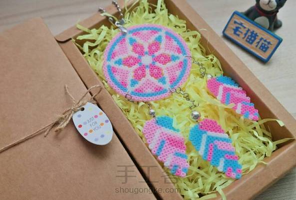 【宅猫猫·像素拼豆系列·捕梦网】夜空充满了各种梦，甜蜜的美梦正悄悄穿过捕梦网来到你的梦中，而混沌迷糊的噩梦，它们迷失了方向困在原地，直到清晨，凝结成一颗颗露珠～教程已分享～ 第5张