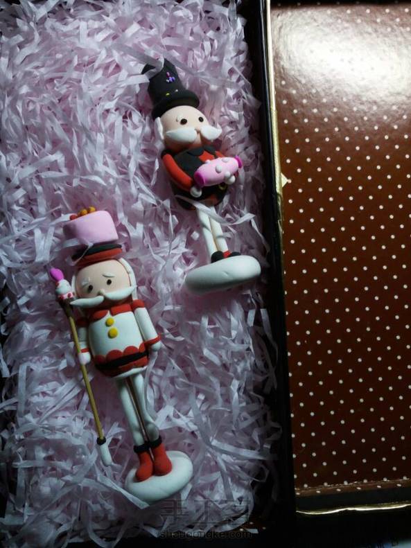 #粘土
最近忙着背书考试，都没有时间玩土了≥﹏≤行李箱也被好多手工材料霸占了，我在考虑怎么把粘土也带回家
不能浪费暑假大把的时间是吧๑乛v乛๑嘿嘿 第2张