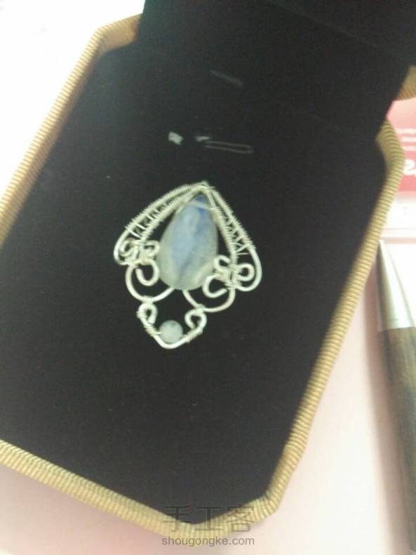 绕线吊坠٩( ω )و ，教程以发……总觉得我再不出现就再没有人认识我了……Ծ‸Ծ